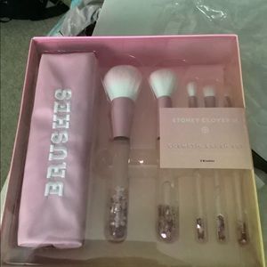 COPY - NWT stoney clover lane brush set